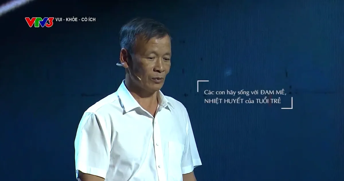 Trang Emma bật kh&oacute;c xin lỗi bố tr&ecirc;n truyền h&igrave;nh  - Ảnh 1.