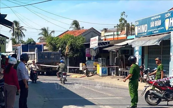 Xe tải va chạm xe m&aacute;y tr&ecirc;n tuyến ĐT649 (Đắk Lắk), 2 mẹ con thương vong - Ảnh 1.