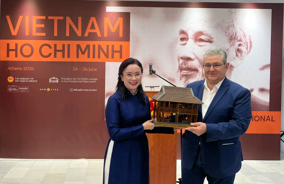 Trưng b&agrave;y triển l&atilde;m về Chủ tịch Hồ Ch&iacute; Minh v&agrave; Ng&agrave;y Văn h&oacute;a Việt Nam tại Hy Lạp - Ảnh 2.