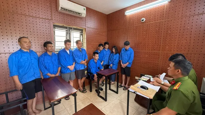 Triệt ph&aacute; đường d&acirc;y c&aacute; độ b&oacute;ng đ&aacute; li&ecirc;n tỉnh hơn 10 tỷ đồng, bắt 9 đối tượng- Ảnh 1.