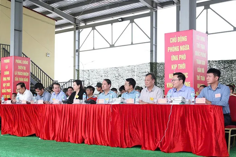 Ninh B&igrave;nh: Sẵn s&agrave;ng ứng ph&oacute; si&ecirc;u b&atilde;o từ những t&igrave;nh huống s&aacute;t thực tế - Ảnh 1.