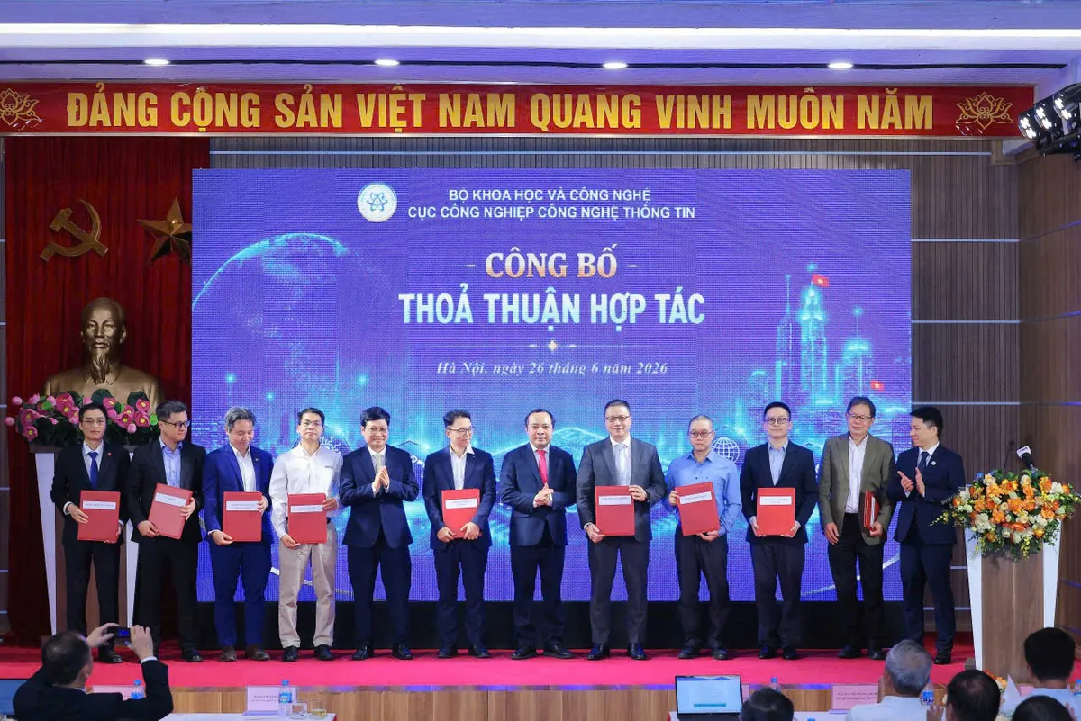 Việt Nam ra mắt Trung t&acirc;m quốc gia hỗ trợ sản xuất thử chip b&aacute;n dẫn đầu ti&ecirc;n - Ảnh 2.