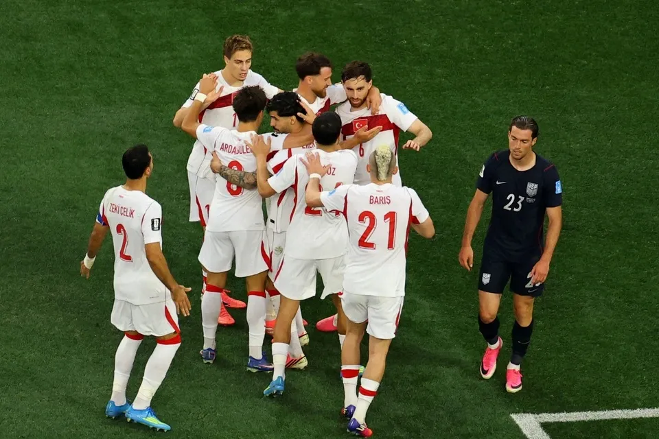 Thổ Nhĩ Kỳ thắng nghẹt thở Mỹ 3-2 với b&agrave;n ph&uacute;t 90+8, kh&eacute;p lại World Cup 2026 đầy cảm x&uacute;c- Ảnh 1.