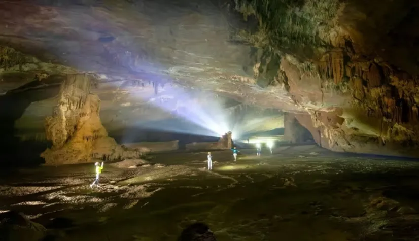 Ph&aacute;t hiện "cung điện thạch nhũ" mới trong l&ograve;ng Phong Nha - Kẻ B&agrave;ng - Ảnh 1.