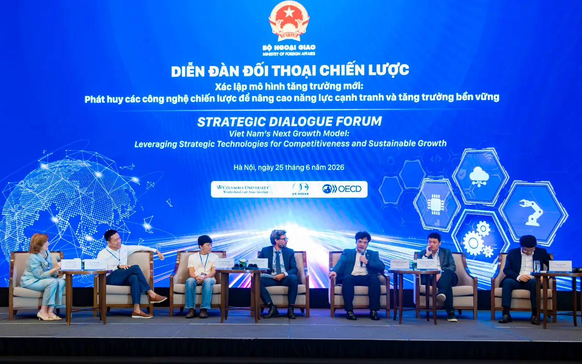 Phiên thảo luận "Từ Chiến lược đến Thực thi: Xây dựng quan hệ hợp tác trong các lĩnh vực công nghệ trọng điểm". Ảnh: FPT
