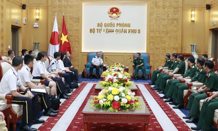 Qu&acirc;n khu 5 đ&oacute;n đo&agrave;n sĩ quan Nhật Bản, tăng cường hợp t&aacute;c quốc ph&ograve;ng song phương- Ảnh 1.