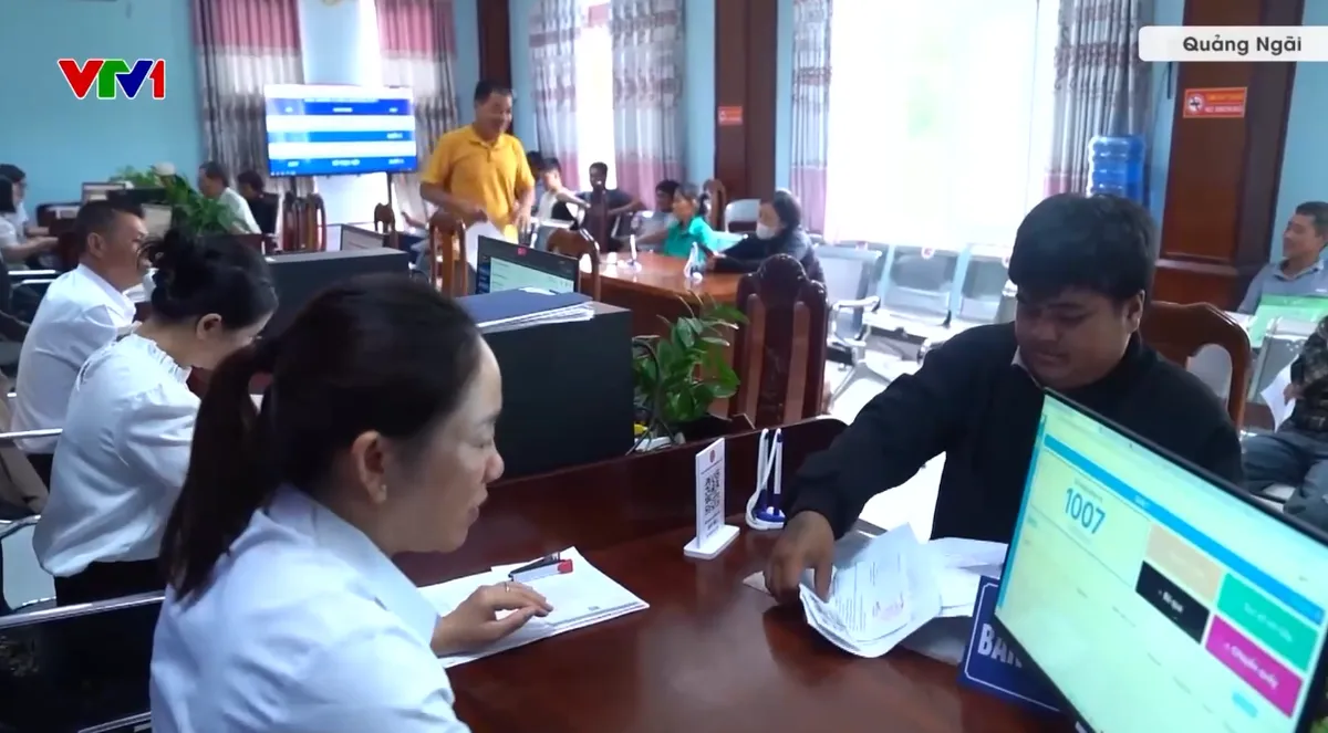 Quảng Ng&atilde;i: G&acirc;̀n dân, sát d&acirc;n hơn sau gần 1 năm vận h&agrave;nh ch&iacute;nh quyền địa phương 2 cấp - Ảnh 1.