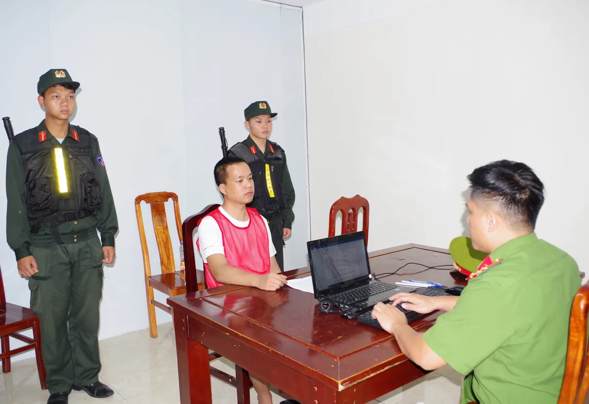 Triệt ph&aacute; đường d&acirc;y giả danh c&aacute;n bộ c&ocirc;ng an, ng&acirc;n h&agrave;ng, chiếm đoạt hơn 250 tỷ đồng- Ảnh 3.