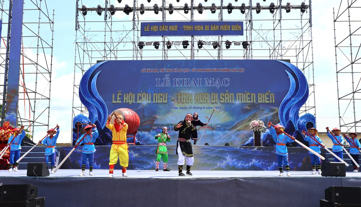 H&igrave;nh chữ S giữa biển khơi: Điểm nhấn ấn tượng của lễ hội cầu ngư Đắk Lắk - Ảnh 3.