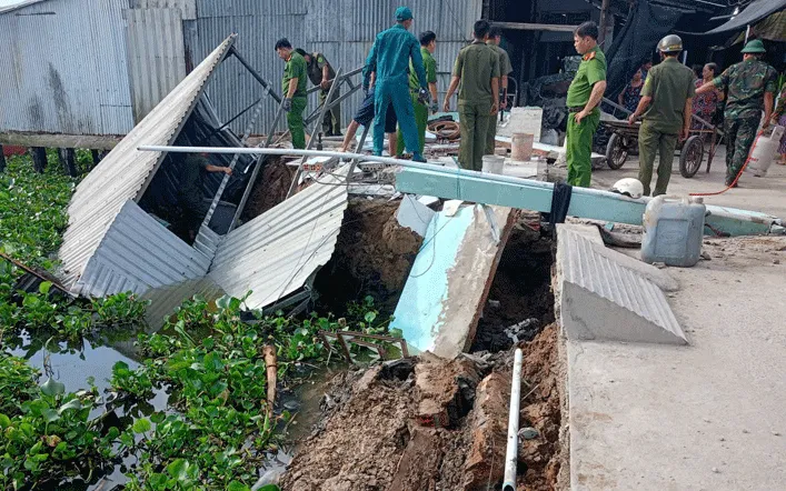 Mưa lớn, d&ocirc;ng lốc tại nhiều địa phương l&agrave;m 2 người thương vong, h&agrave;ng trăm ng&ocirc;i nh&agrave; bị ngập nước, tốc m&aacute;i - Ảnh 4.
