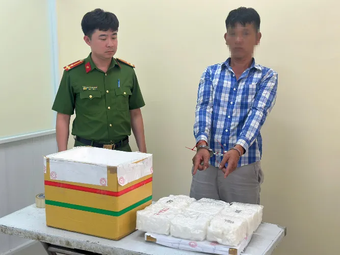 Triệt ph&aacute; đường d&acirc;y ma t&uacute;y xuy&ecirc;n bi&ecirc;n giới, bắt giữ 65 đối tượng, 10kg chất cấm- Ảnh 1.