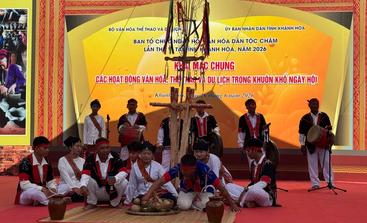 Văn h&oacute;a Chăm rực rỡ qua những nghi lễ truyền thống tại Ng&agrave;y hội lần thứ VI- Ảnh 4.