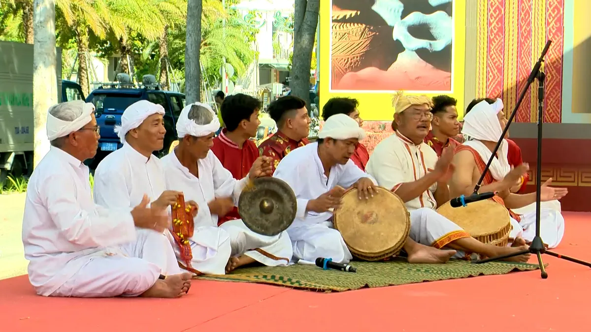 Sắc m&agrave;u nghi lễ văn h&oacute;a Chăm- Ảnh 1.