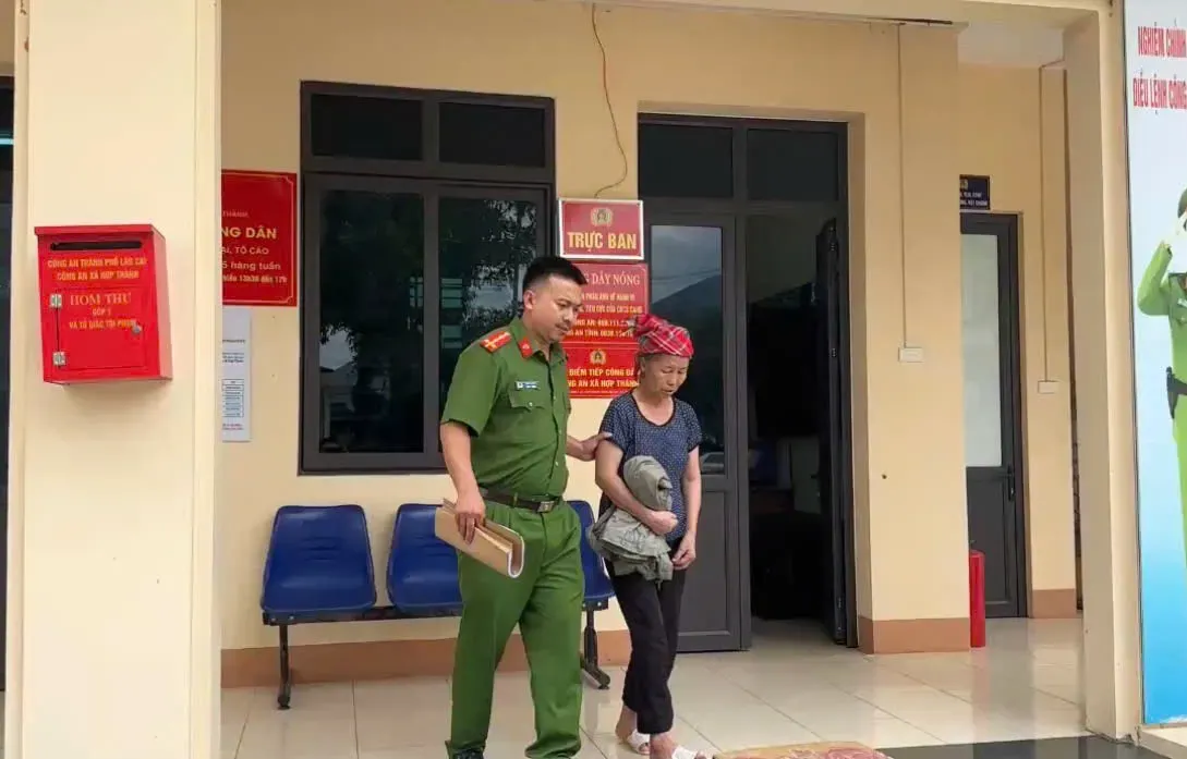 Khởi tố hai mẹ con tổ chức sử dụng ma t&uacute;y sau khi gi&aacute;m định mẫu t&oacute;c ph&aacute;t hiện dấu vết chất cấm- Ảnh 1.