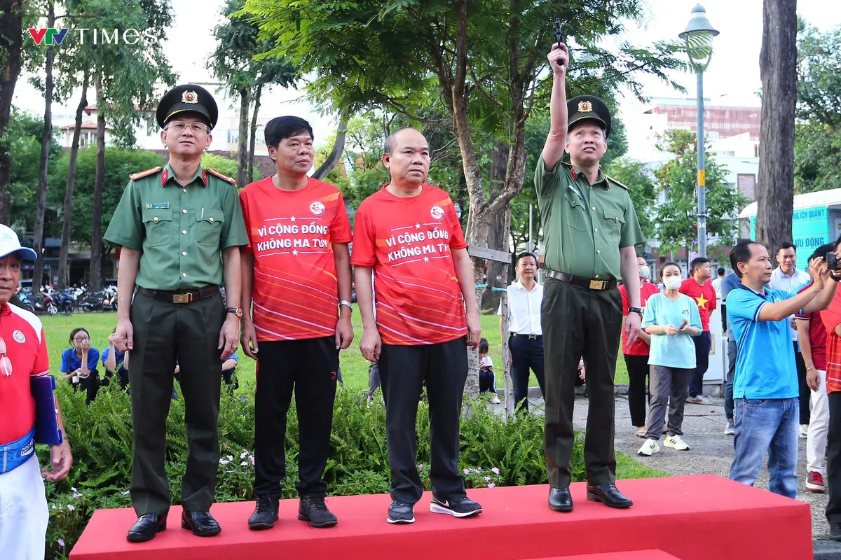 Lãnh đạo và dân TP Hồ Chí Minh tham gia chạy bộ hưởng ứng xây dựng địa bàn không ma túy- Ảnh 3.