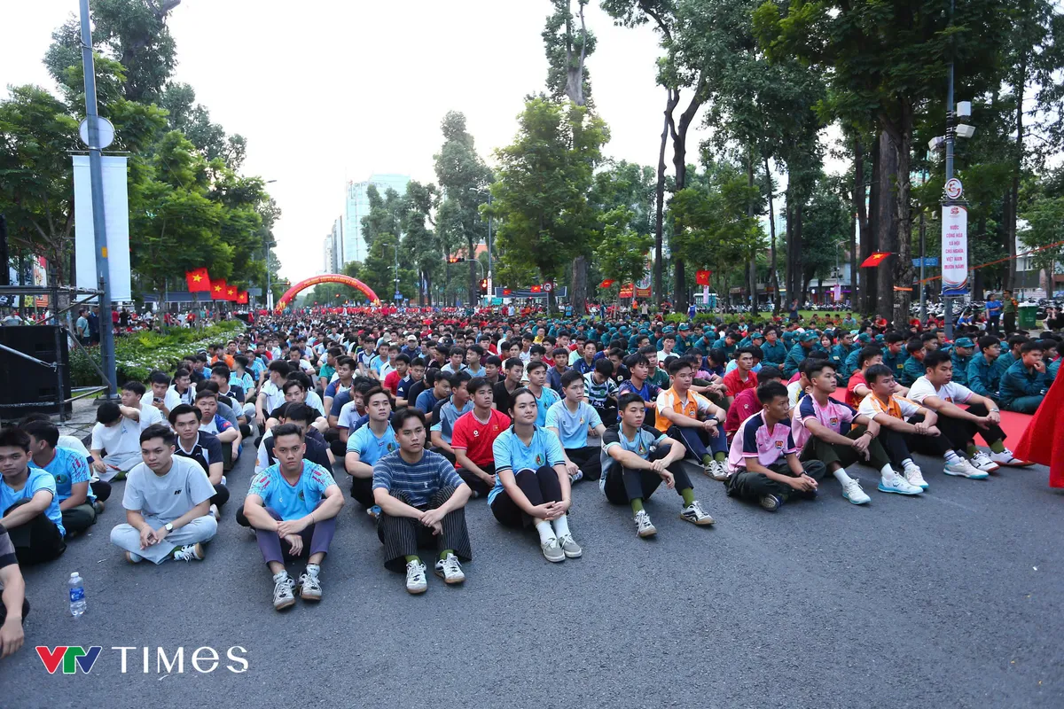 Lãnh đạo và dân TP Hồ Chí Minh tham gia chạy bộ hưởng ứng xây dựng địa bàn không ma túy- Ảnh 1.