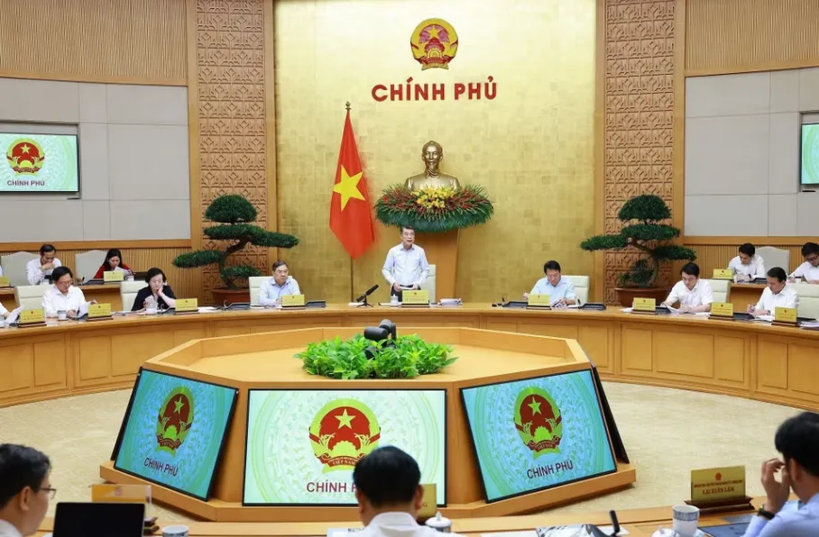 Thủ tướng: Khẩn trương ho&agrave;n thiện dự &aacute;n luật, nghị quyết, bảo đảm chất lượng, tiến độ, hiệu quả - Ảnh 2.