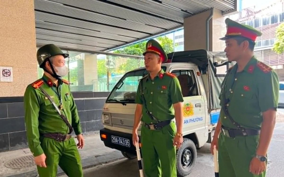 Công an phường Ô Chợ Dừa (Hà Nội) thông tin, đã cùng với UBND phường kiểm tra sai phạm  bãi xe không phép. (Ảnh: CAP)