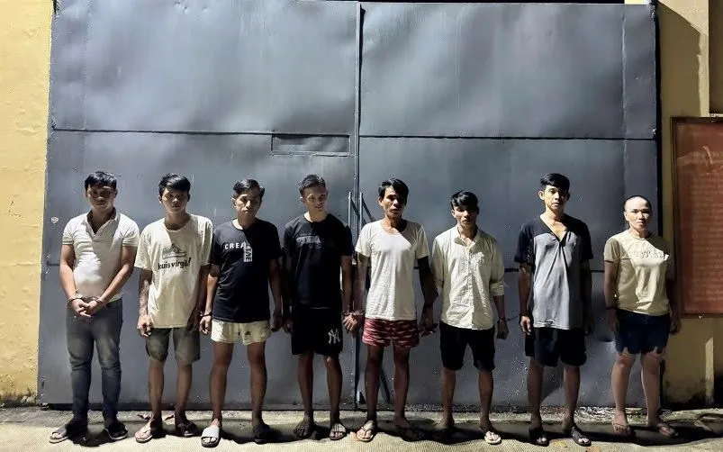 Các đối tượng Dương Ngọc Thành, Trương Vũ Phong, Lê Đức Thắng, Đặng Vũ Linh, Nguyễn Văn Sơn, Lê Thanh Trí, Nguyễn Phúc Hưng, Lê Thị Mỹ Hiền theo thứ tự từ trái qua phải.