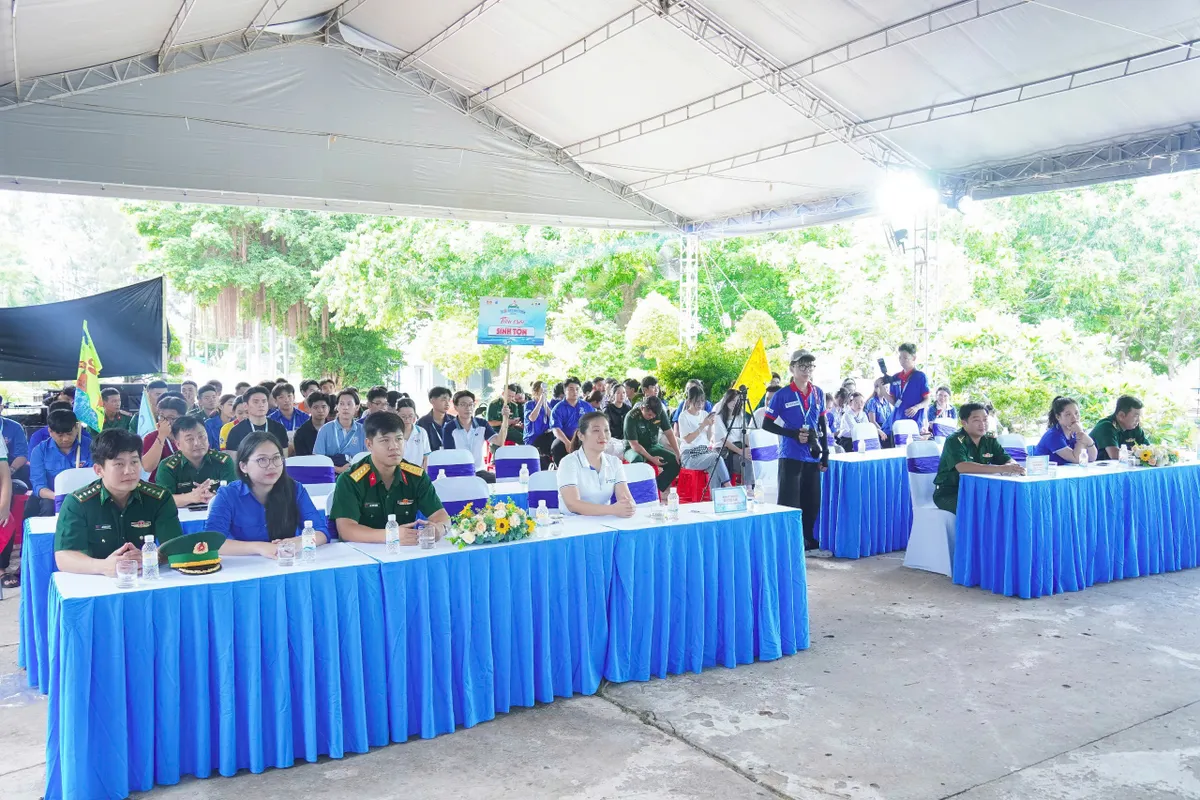 TP Hồ Ch&iacute; Minh: Gần 400 đo&agrave;n vi&ecirc;n tham gia "Tuổi trẻ giữ biển"- Ảnh 4.