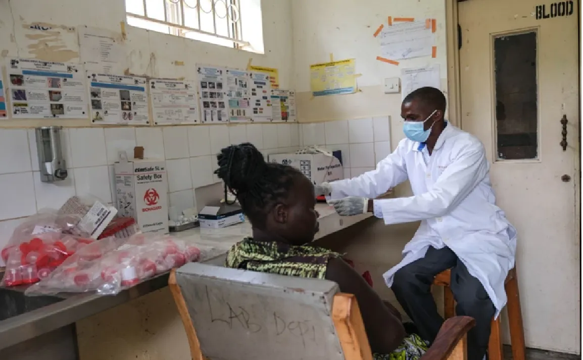 Mỹ kích hoạt phản ứng cấp độ cao nhất với dịch Ebola- Ảnh 1.