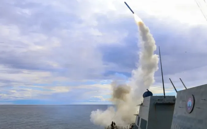 Tàu Mỹ phóng tên lửa vào Iran (Ảnh: US Navy)