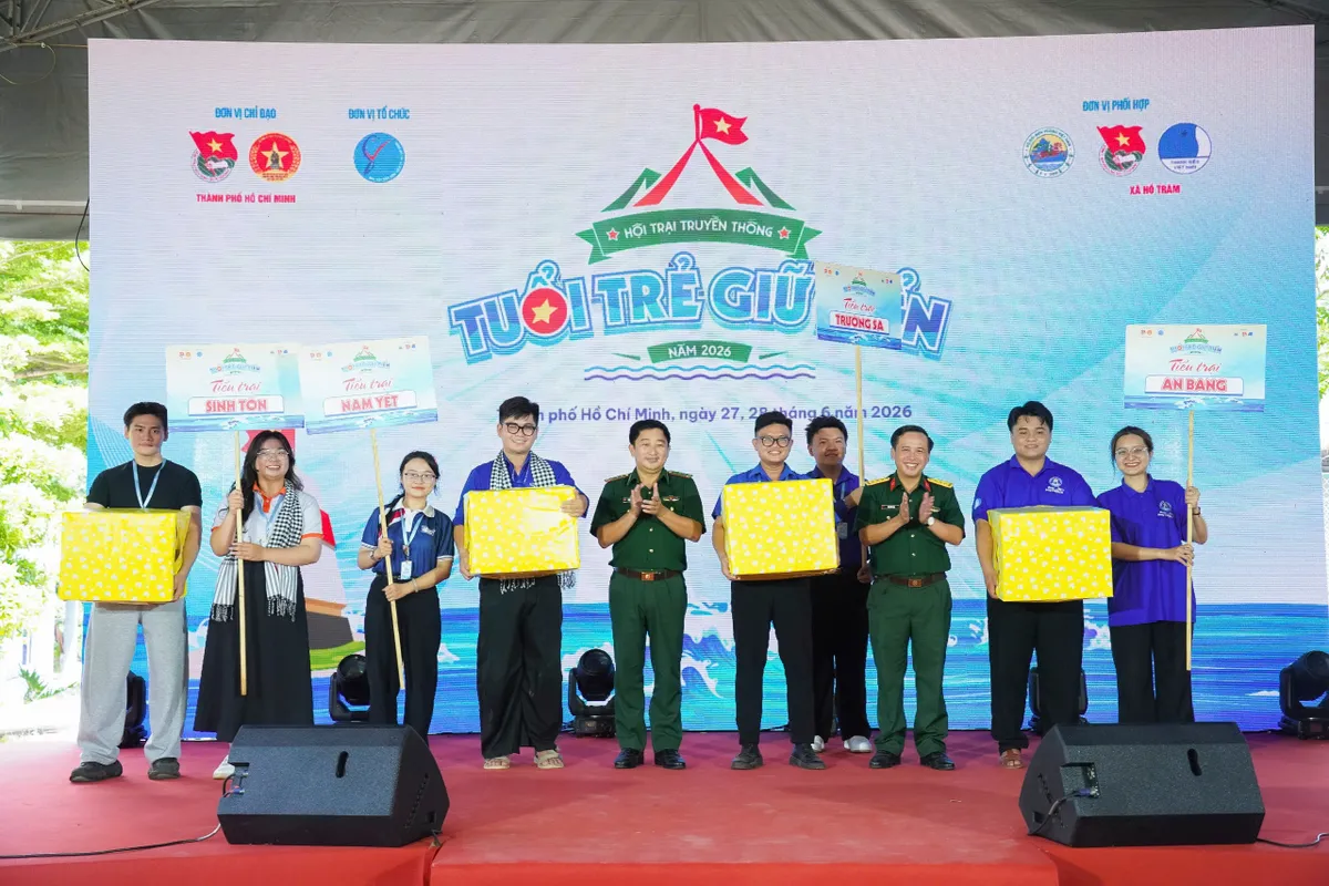 TP Hồ Ch&iacute; Minh: Gần 400 đo&agrave;n vi&ecirc;n tham gia "Tuổi trẻ giữ biển"- Ảnh 2.