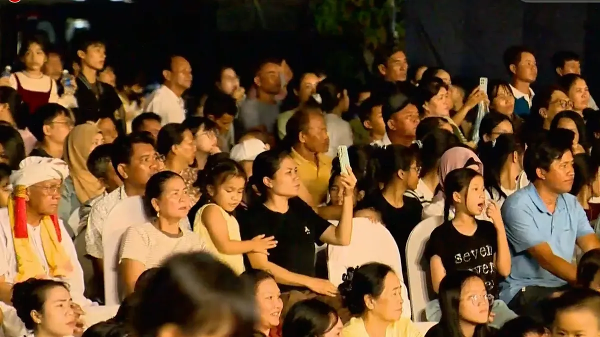 Li&ecirc;n hoan văn nghệ quần ch&uacute;ng v&agrave; tr&igrave;nh diễn trang phục d&acirc;n tộc Chăm- Ảnh 6.