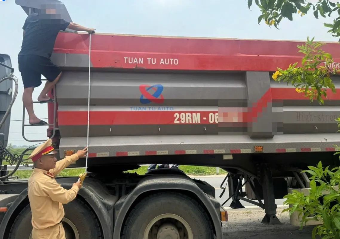 Tăng ga bỏ chạy khi bị kiểm tra, t&agrave;i xế xe đầu k&eacute;o bị phạt 67 triệu đồng - Ảnh 2.