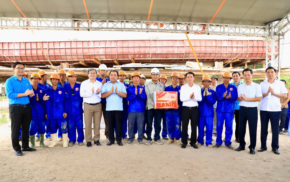 B&iacute; thư Th&agrave;nh ủy H&agrave; Nội y&ecirc;u cầu tăng tốc 3 dự &aacute;n giao th&ocirc;ng trọng điểm, quyết t&acirc;m th&ocirc;ng xe trước Tết 2027- Ảnh 4.