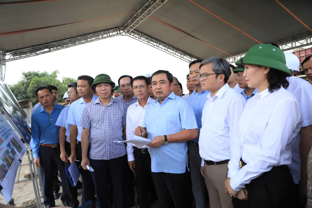 B&iacute; thư Th&agrave;nh ủy H&agrave; Nội y&ecirc;u cầu tăng tốc 3 dự &aacute;n giao th&ocirc;ng trọng điểm, quyết t&acirc;m th&ocirc;ng xe trước Tết 2027- Ảnh 2.