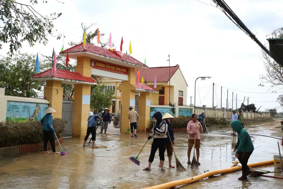 Chủ động ph&ograve;ng bệnh m&ugrave;a mưa: Đừng để thời tiết trở th&agrave;nh "kẽ hở" cho dịch bệnh b&ugrave;ng ph&aacute;t- Ảnh 1.