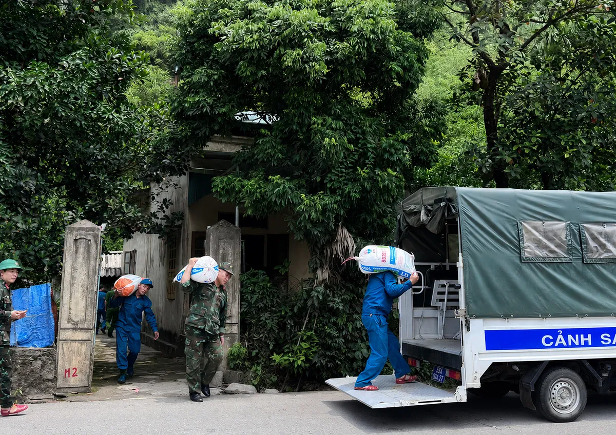 Ninh B&igrave;nh: Ch&aacute;y rừng n&uacute;i Cao San cơ bản được khống chế - Ảnh 4.