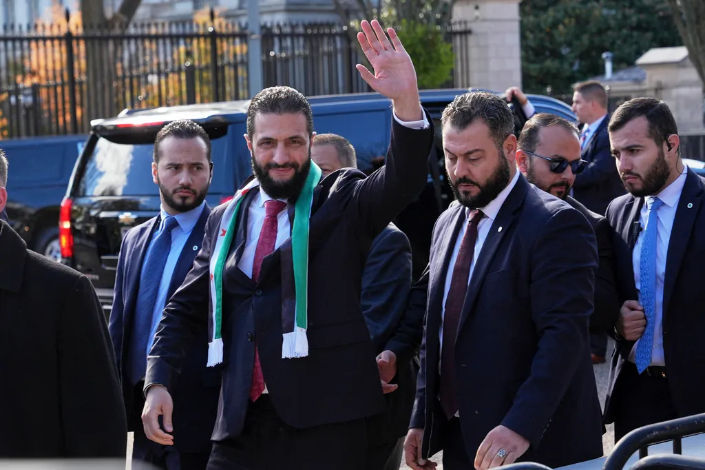 Tổng thống Trump nêu ý tưởng với Syria về Hezbollah - Ảnh 1.