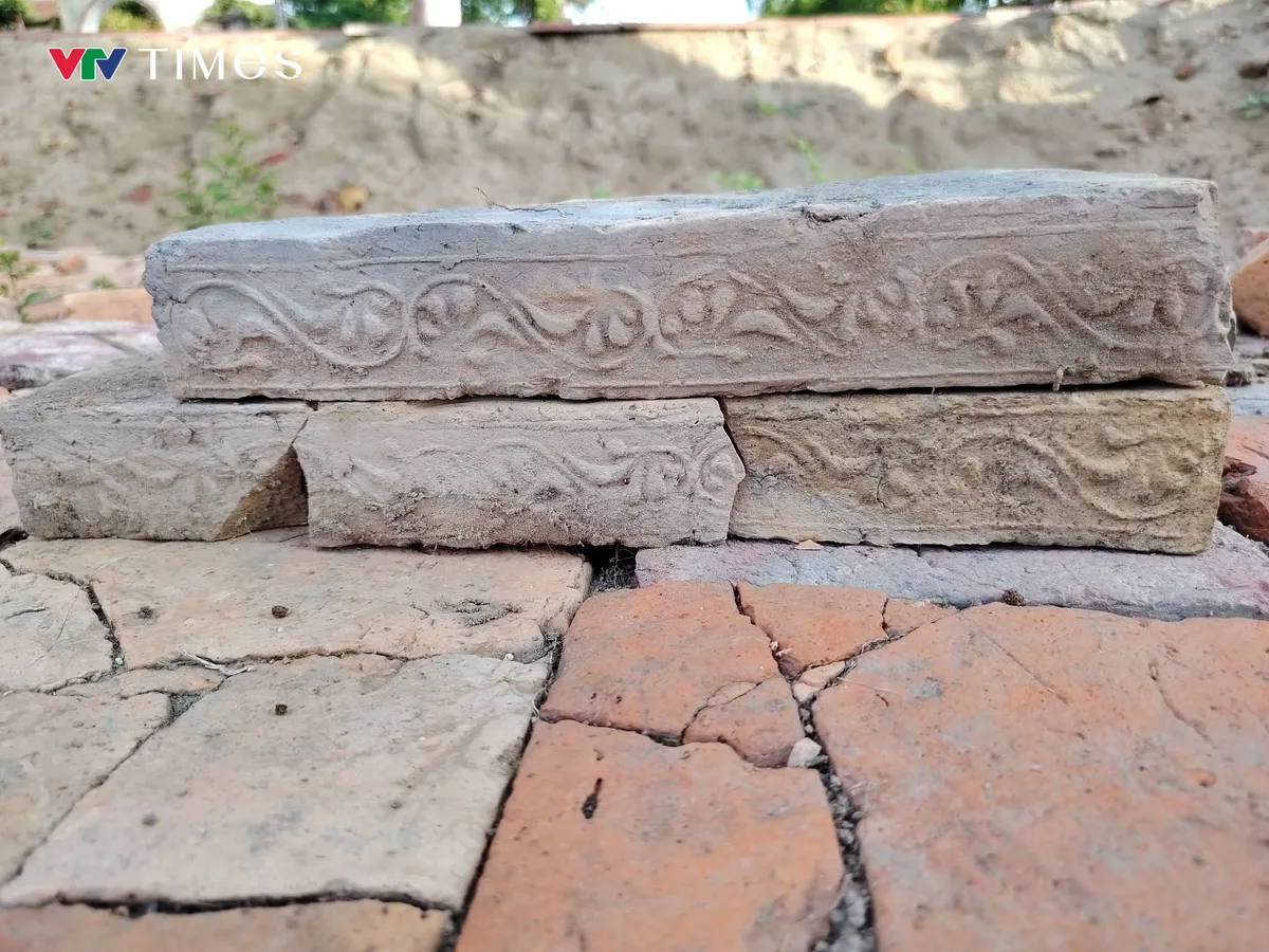 Gìn giữ tháp cổ nghìn năm bên sông Lam, nơi phát hiện bảo vật quốc gia quý hiếm - Ảnh 2.