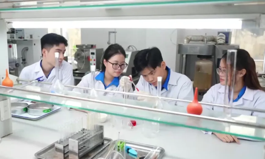 THANH NI&Ecirc;N KIẾN TẠO TƯƠNG LAI - Ảnh 2.