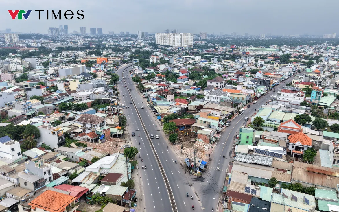Quốc lộ 13 - một trong những trục giao thông cửa ngõ quan trọng kết nối trung tâm thành phố với khu vực Đông Nam Bộ.