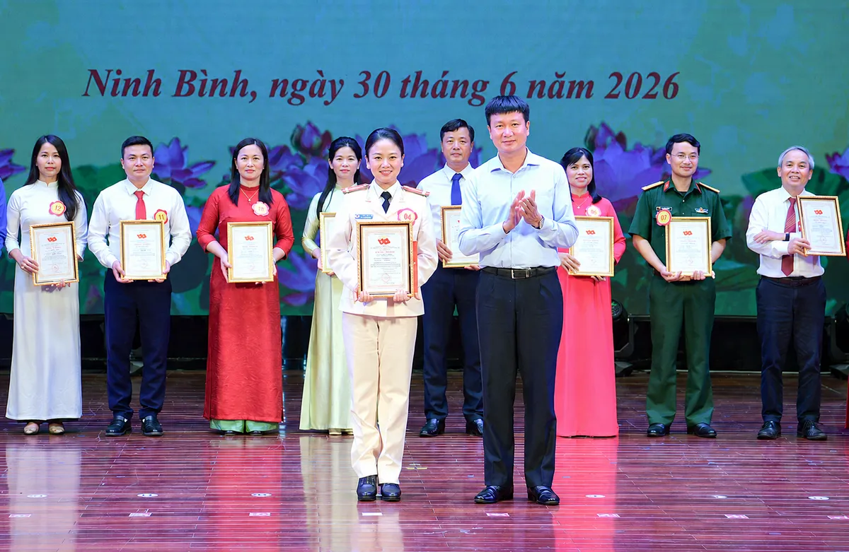 Ninh Bình: Đưa nghị quyết vào cuộc sống từ những “người truyền lửa” - Ảnh 4.