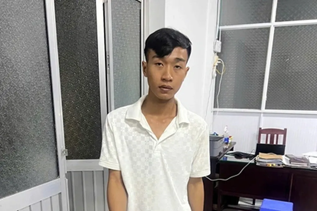 Tạm giam thanh niên 19 tuổi đâm người trọng thương sau mâu thuẫn vì bị nói xấu- Ảnh 1. Tạm giam thanh niên 19 tuổi đâm người trọng thương sau mâu thuẫn vì bị nói xấu- Ảnh 1.
