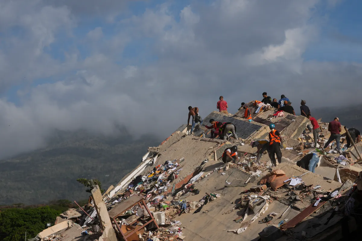 Động đất ở Venezuela: Hơn 1.700 người thiệt mạng, tiếp tục xảy ra dư chấn - Ảnh 1.