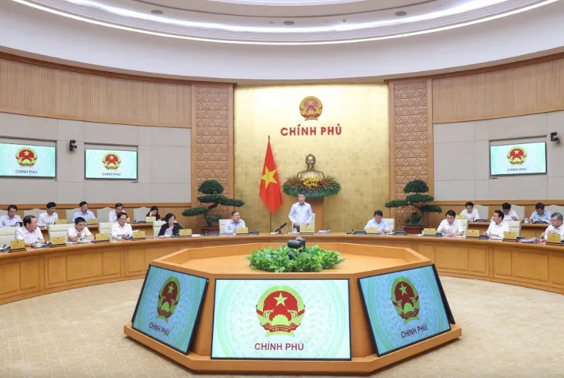 Ch&iacute;nh phủ y&ecirc;u cầu khẩn trương ho&agrave;n thiện c&aacute;c dự &aacute;n luật về đất đai, thuế, đầu tư...- Ảnh 1.