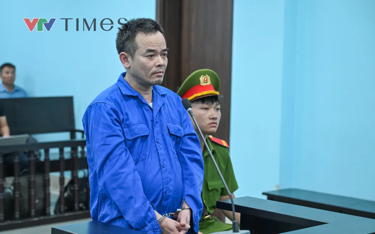 Bị cáo Đinh Văn Long tại toà. (ảnh: Phùng Anh)