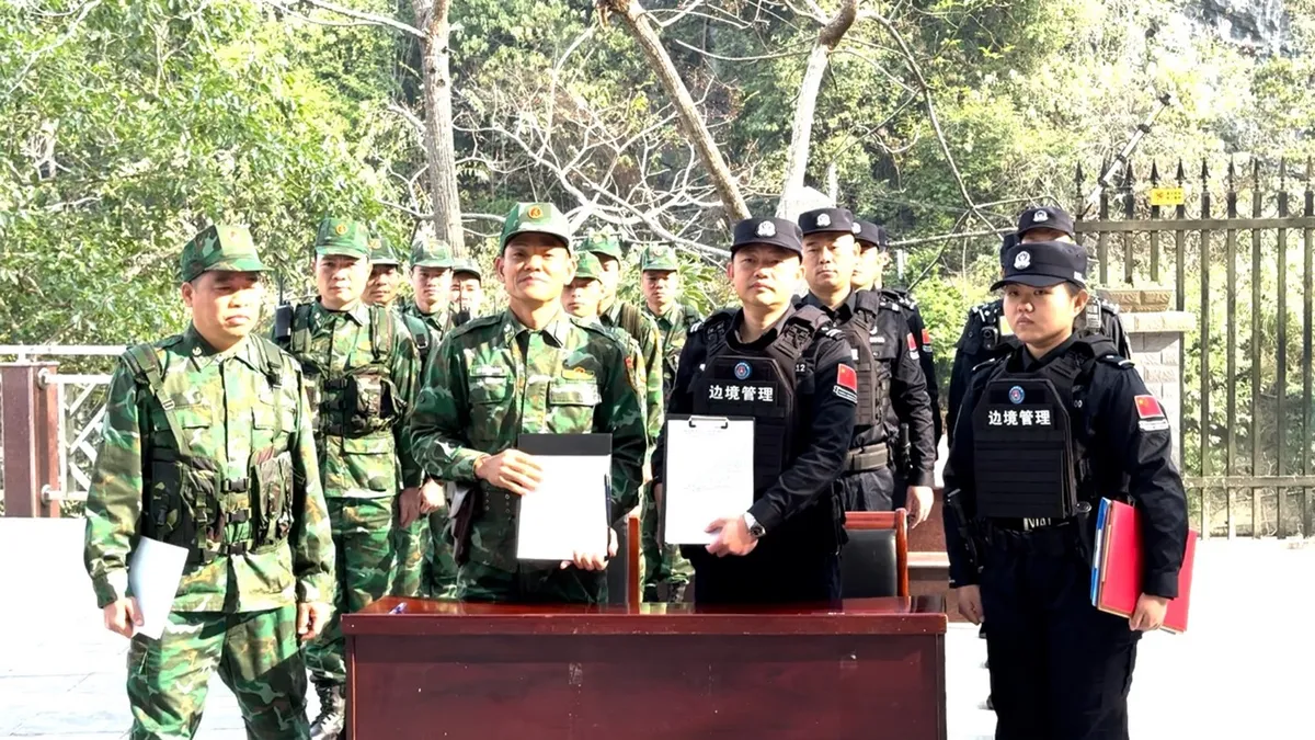 Tuần tra bảo vệ bi&ecirc;n giới ở Cao Bằng sức mạnh từ thế trận to&agrave;n d&acirc;n - Ảnh 2.
