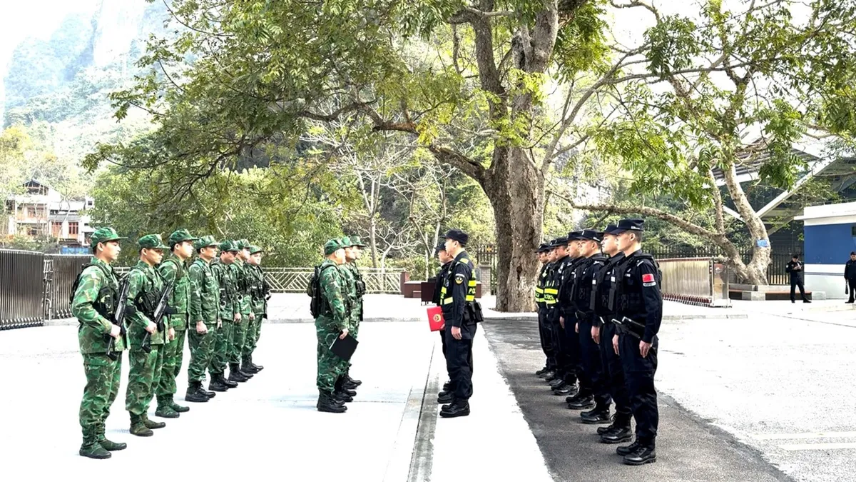Tuần tra bảo vệ bi&ecirc;n giới ở Cao Bằng sức mạnh từ thế trận to&agrave;n d&acirc;n - Ảnh 3.