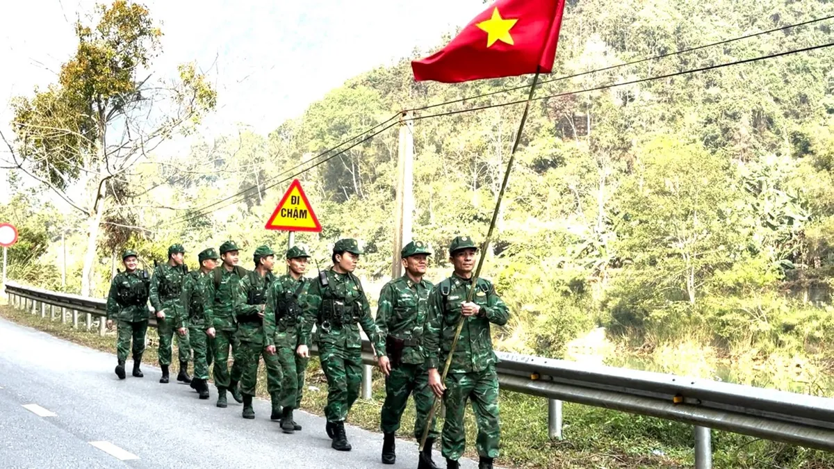 Tuần tra bảo vệ bi&ecirc;n giới ở Cao Bằng sức mạnh từ thế trận to&agrave;n d&acirc;n - Ảnh 4.