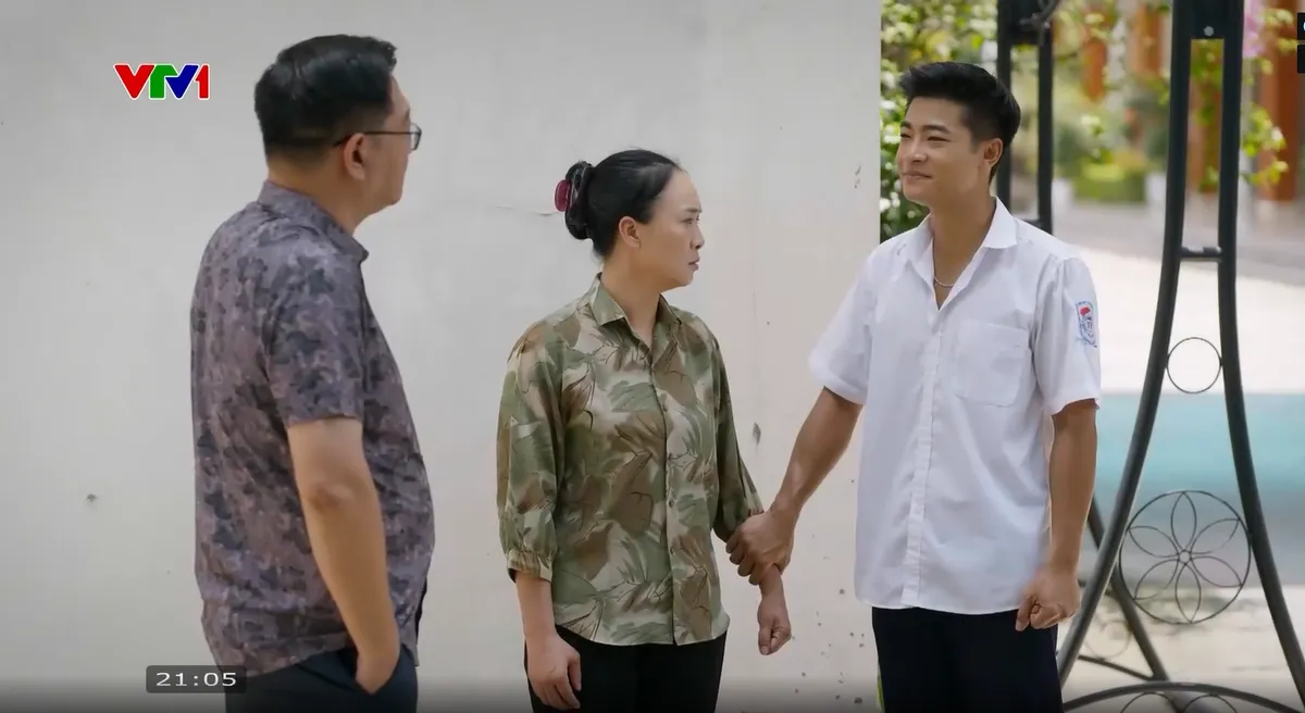 Ph&iacute;a b&ecirc;n kia th&agrave;nh phố - Tập 23: Khu&ecirc; lo lắng cho tương lai của Cương - Ảnh 1.