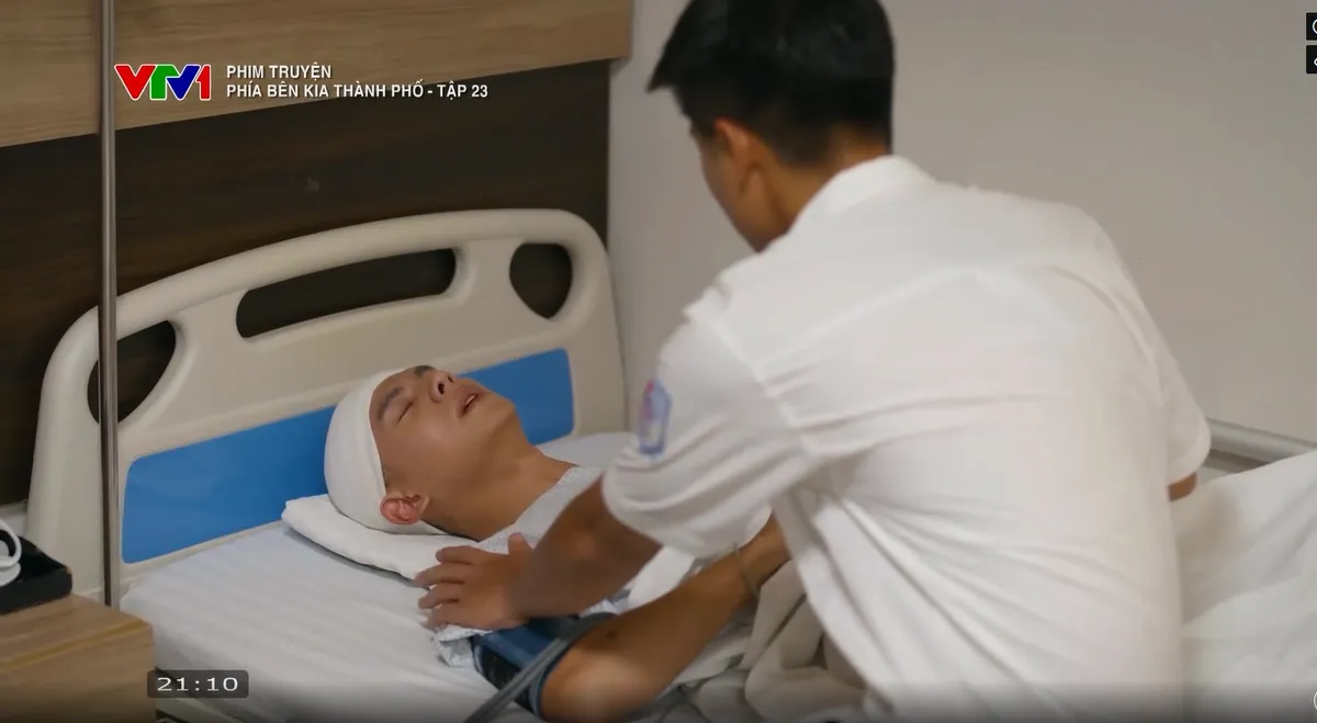Ph&iacute;a b&ecirc;n kia th&agrave;nh phố - Tập 23: Khu&ecirc; lo lắng cho tương lai của Cương - Ảnh 7.