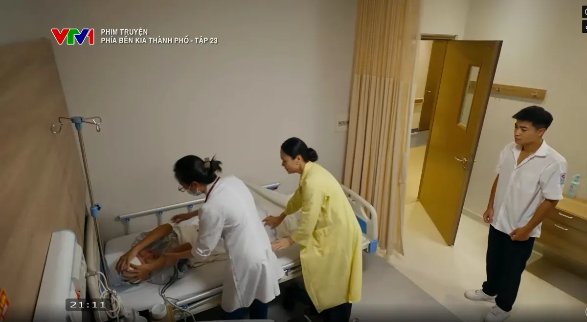 Ph&iacute;a b&ecirc;n kia th&agrave;nh phố - Tập 23: Khu&ecirc; lo lắng cho tương lai của Cương - Ảnh 9.