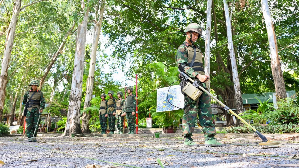 Từ kh&ocirc;ng ảnh thời chiến đến radar xuy&ecirc;n đất: H&agrave;nh tr&igrave;nh x&aacute;c định r&atilde;nh mộ liệt sĩ tập thể- Ảnh 3.