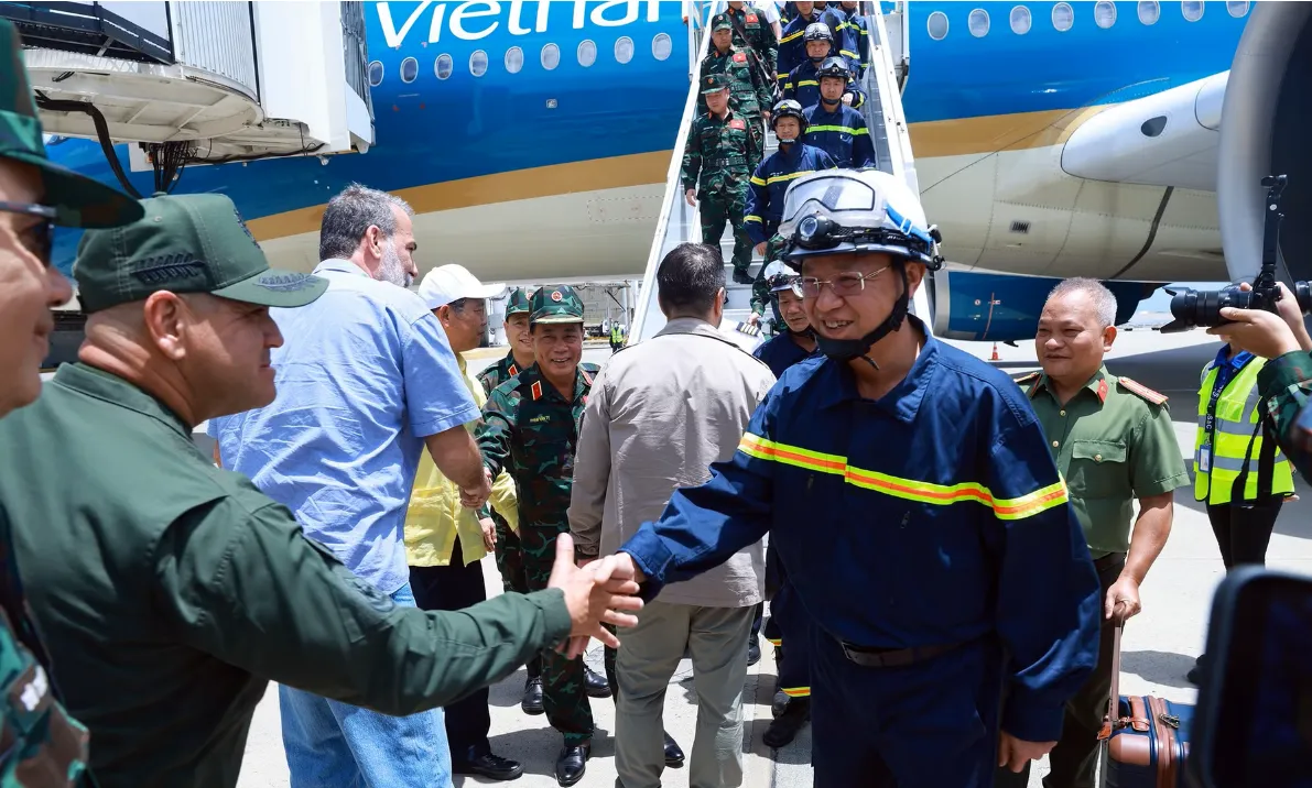 Đo&agrave;n cứu nạn, cứu hộ Việt Nam đ&atilde; tới Venezuela, sẵn s&agrave;ng tiếp cận hiện trường động đất - Ảnh 1.